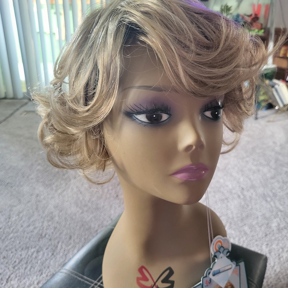 COPY - Blonde wig